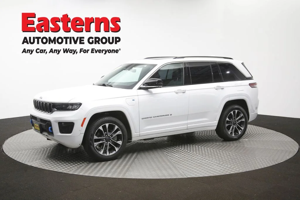 Used 2022 White Jeep Overland 4xe image 61