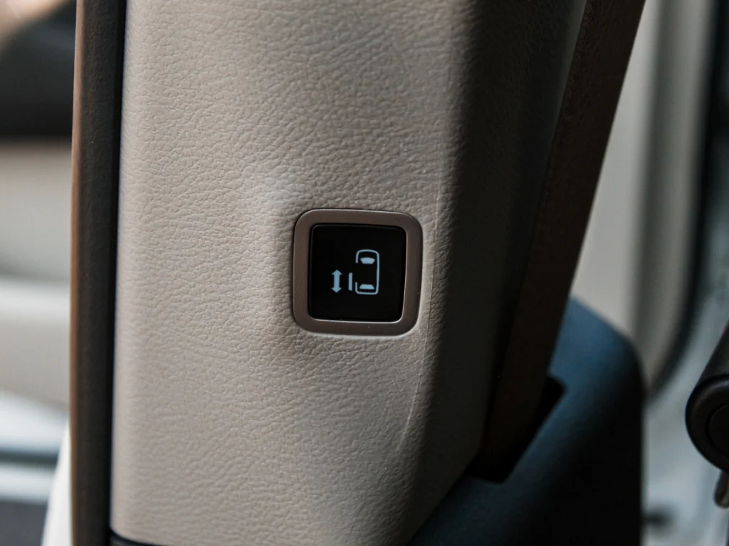 Used 2023 Silver Mist Clearcoat Chrysler Touring L image 26