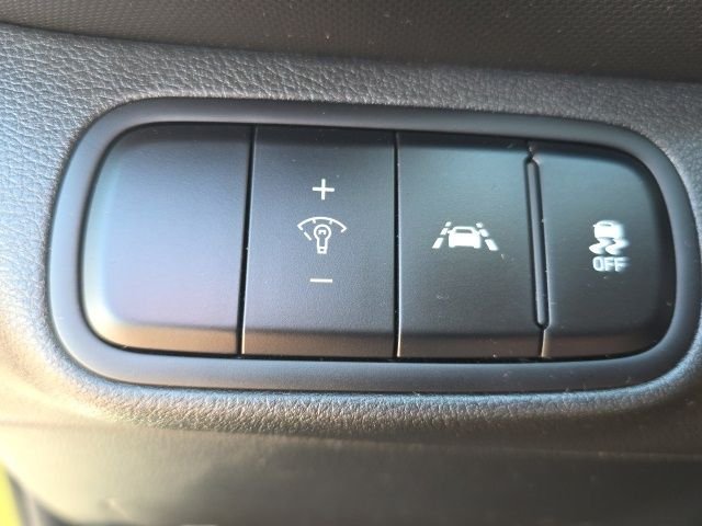 Used 2021 Green Hyundai SEL image 18