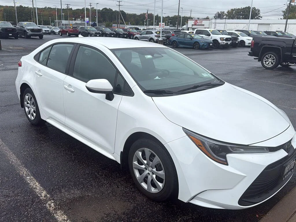 Used 2024 Ice Cap Toyota LE image 4