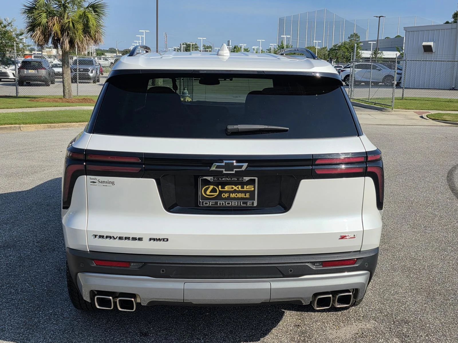 Used 2025 Pearl Chevrolet Z71 image 3