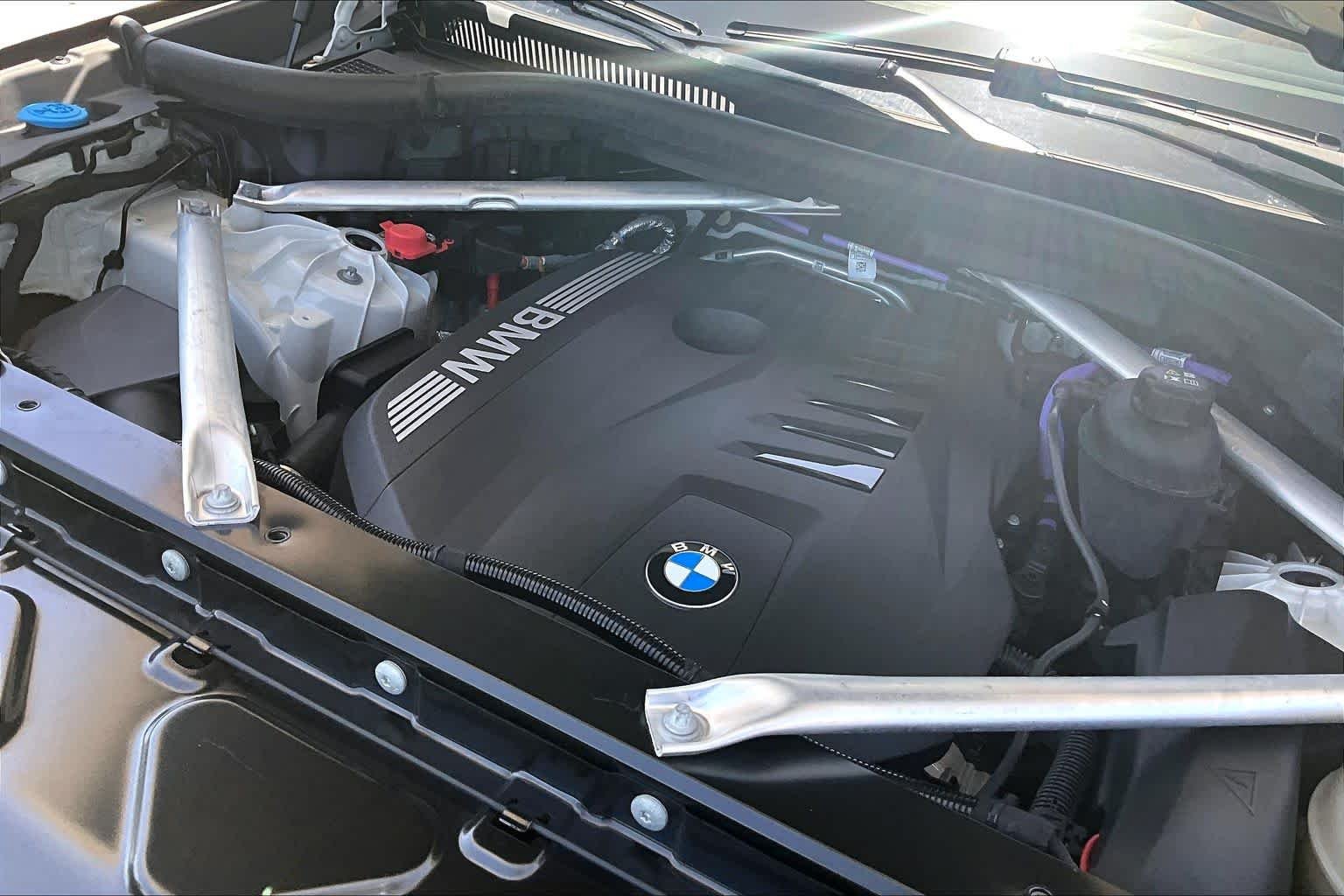Used 2024 Mineral White Metallic BMW sDrive40i image 31