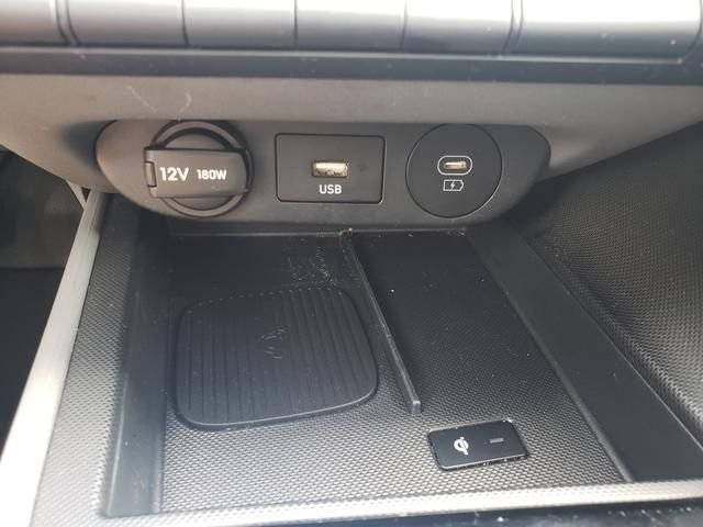 Used 2025 White Hyundai SEL Convenience image 19