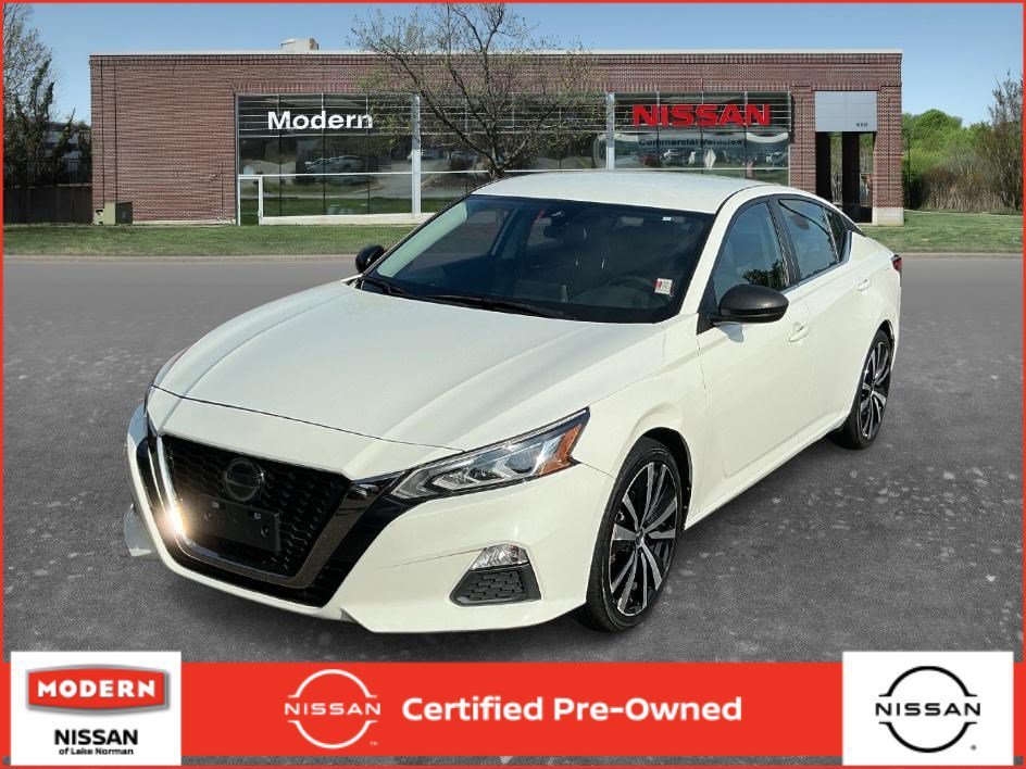 Used 2022 Glacier White Nissan 2.5 SR image 1