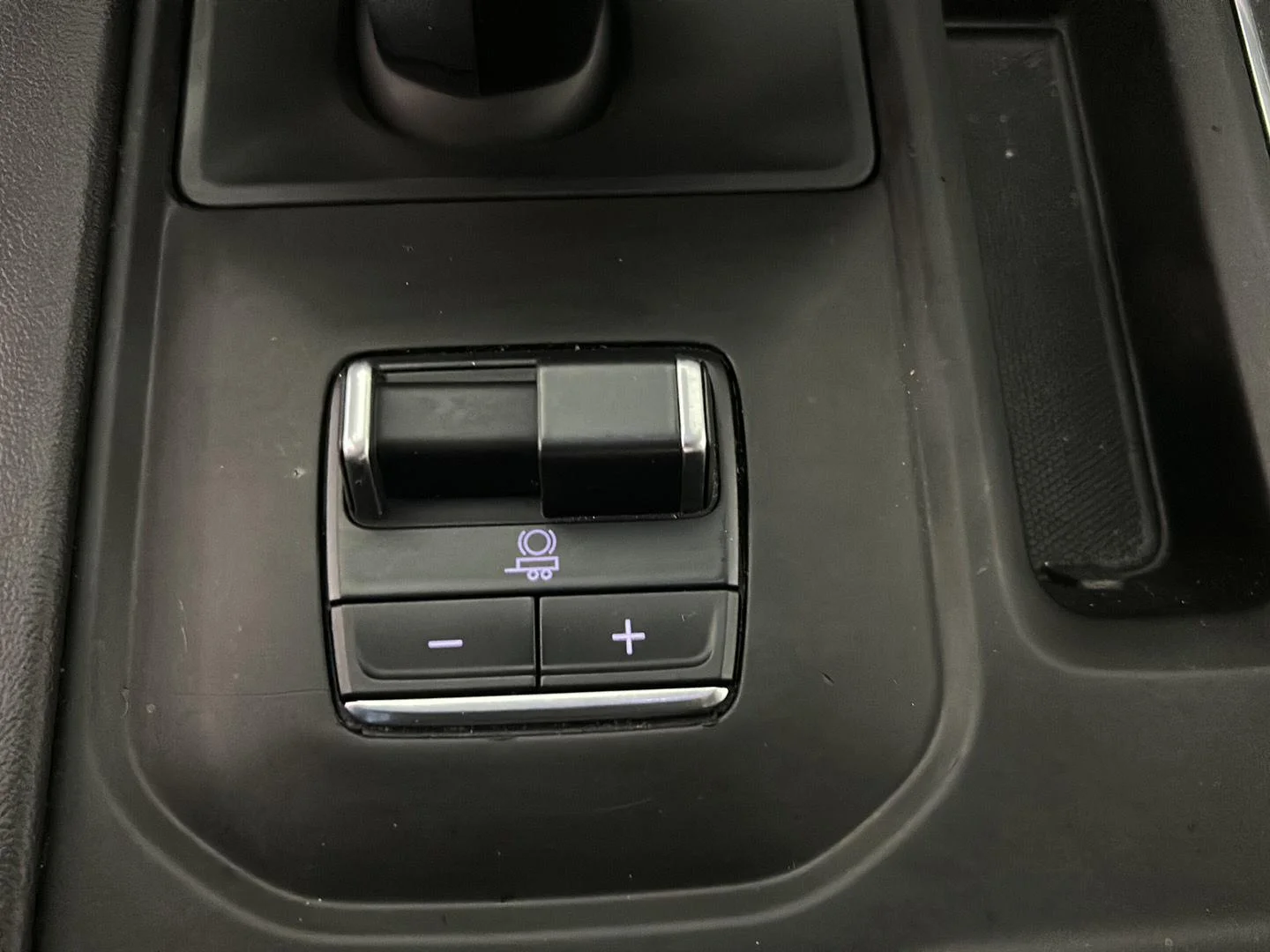 Used 2023 White Frost Tricoat GMC Denali image 32