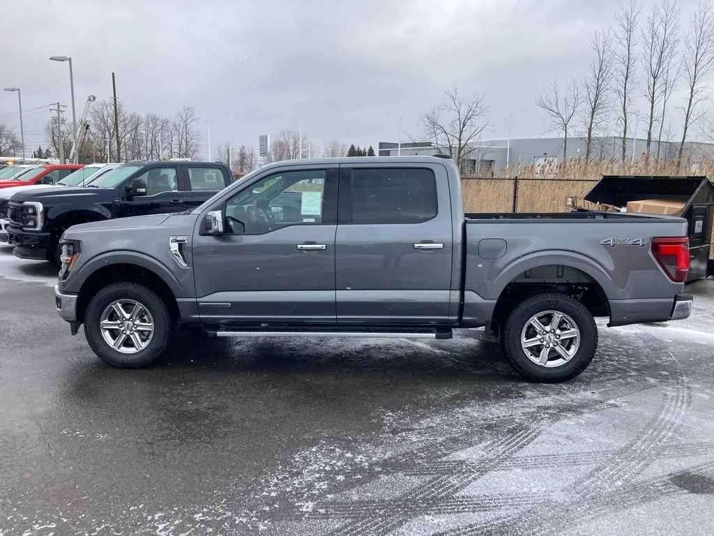 Used 2025 Gray Ford XLT image 9