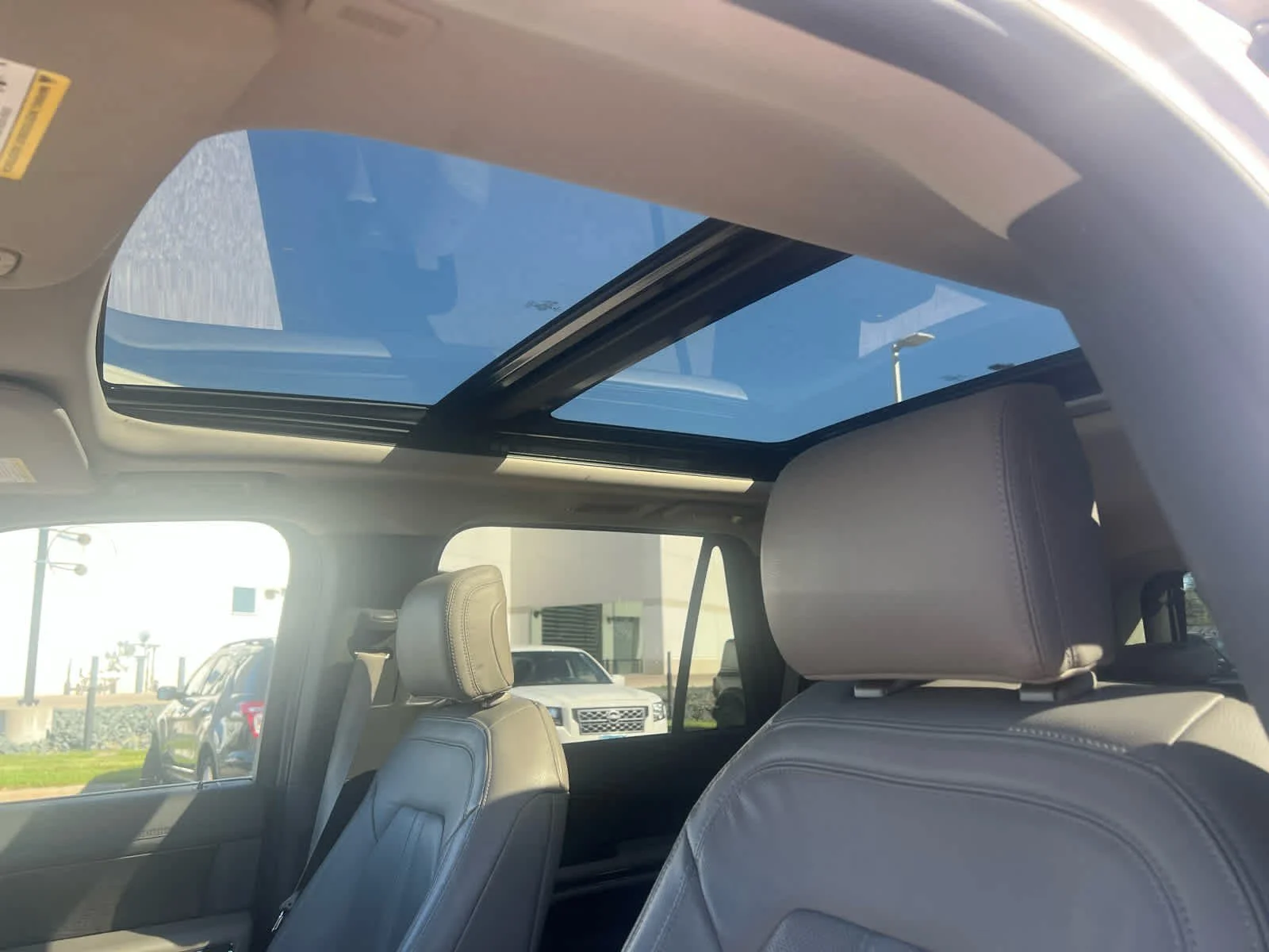 Used 2019 White Platinum Tri-Coat Metallic Ford Limited image 9