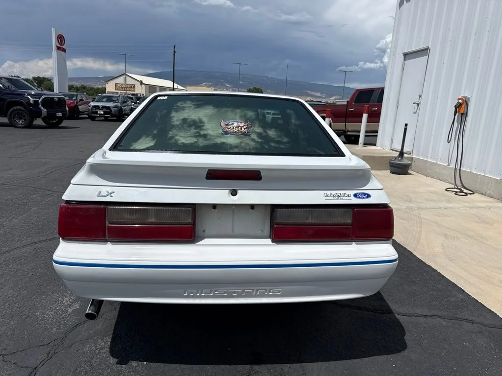 Used 1989 White Ford LX image 4