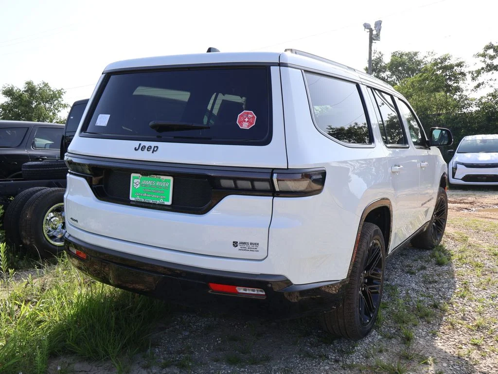 New 2026 Bright White Clear-Coat Exterior Paint Jeep Limited Reserve image 15