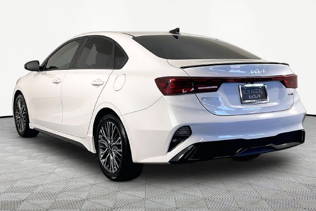 Used 2022 White Kia GT-Line image 4