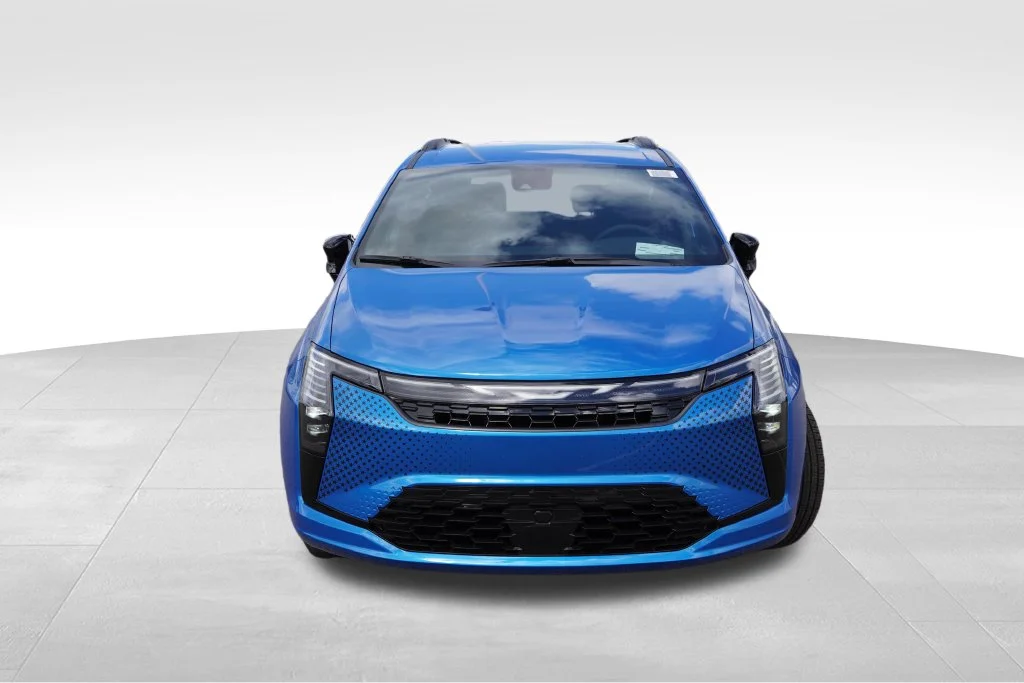 New 2027 Hydro Blue Pearl-Coat Paint Chrysler Select image 8