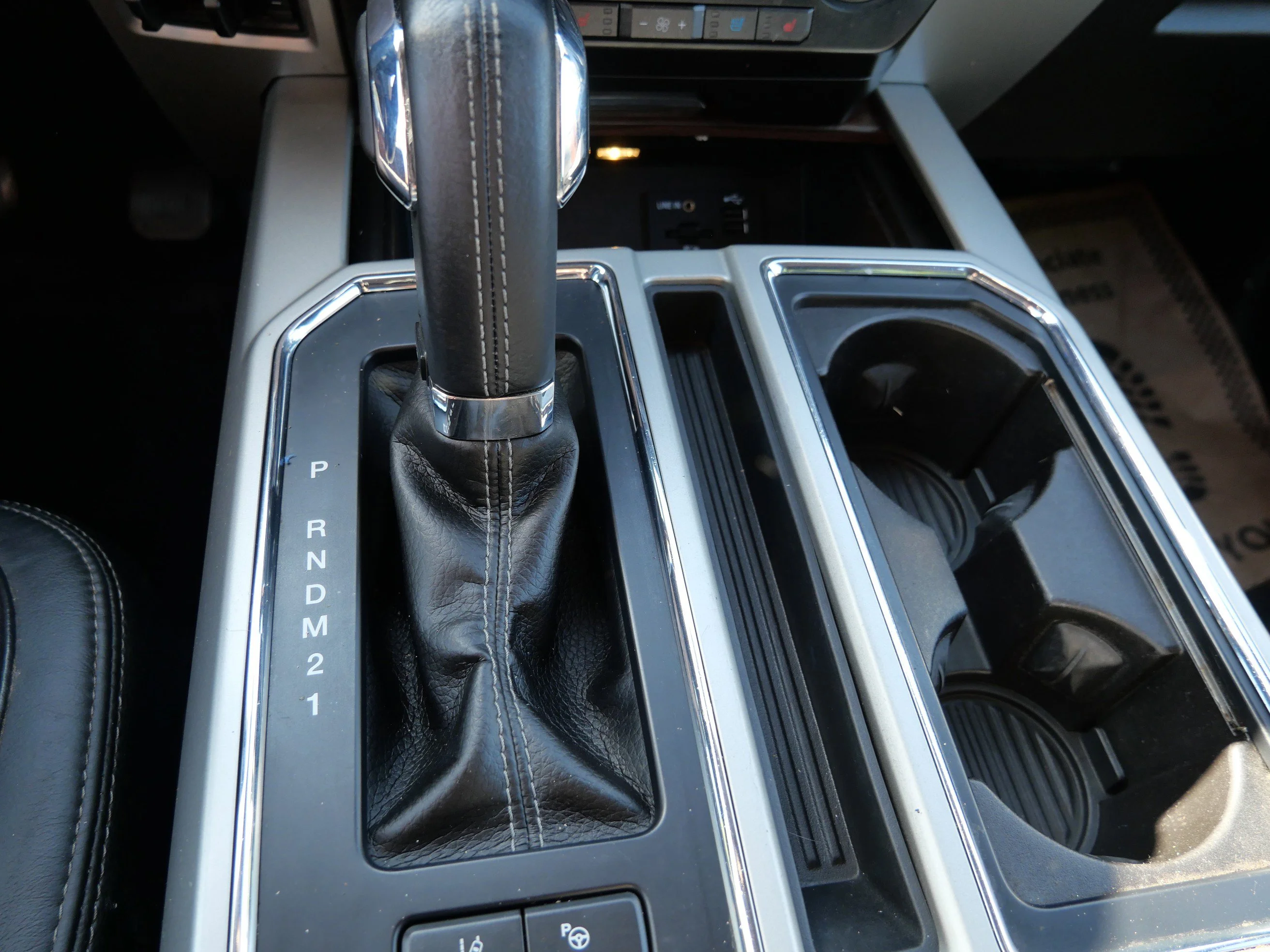 Used 2015 Magnetic Metallic Ford Lariat image 18