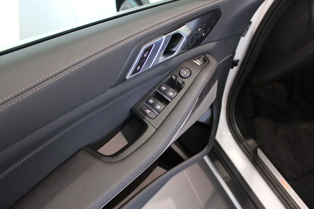 New 2026 Mineral White Metallic BMW xDrive40i image 23