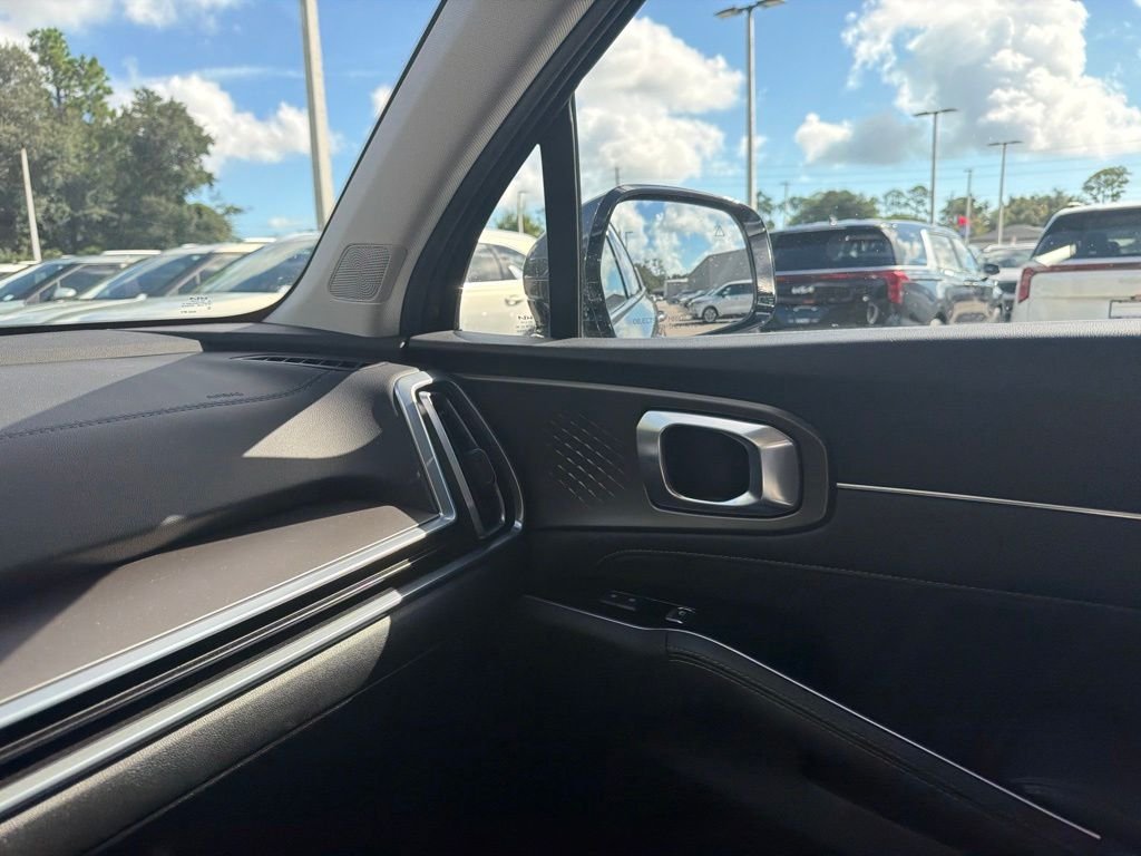 Certified Used 2025 Gravity Grey Kia SX image 17