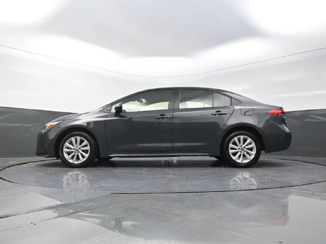 Used 2026  Toyota LE image 34