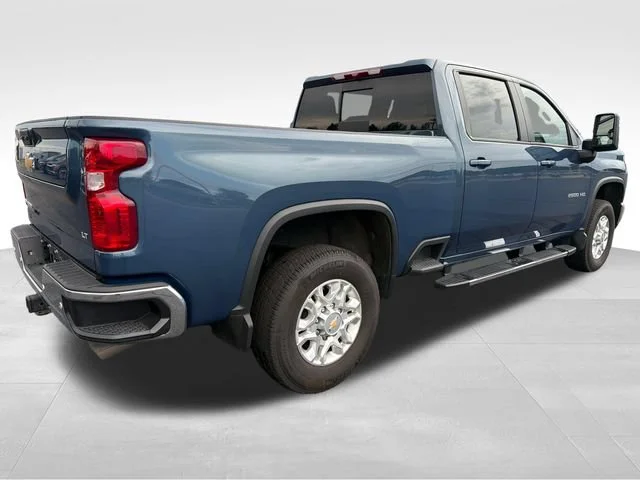 Used 2024 Lakeshore Blue Metallic Chevrolet LT image 7