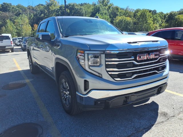 Used 2025 Sterling Metallic GMC SLT image 4