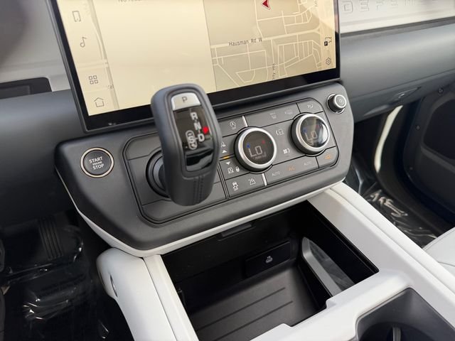 New 2026 Tasman Blue Land Rover S image 24