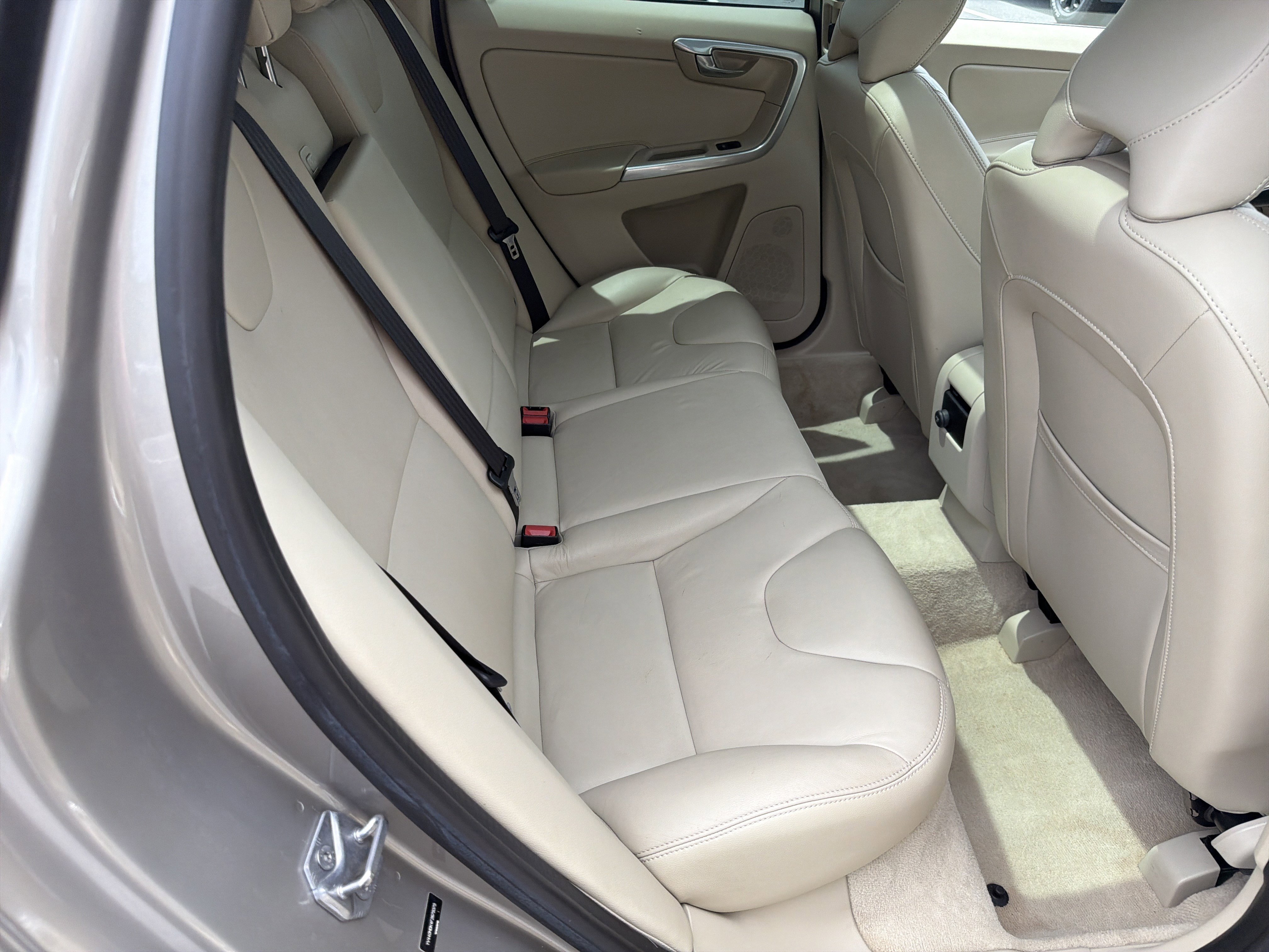 Used 2015 Seashell Metallic Volvo T5 Drive-E Premier image 18