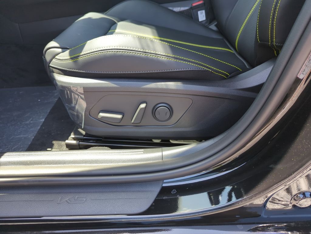 New 2026 Aurora Black Pearl Kia GT image 13