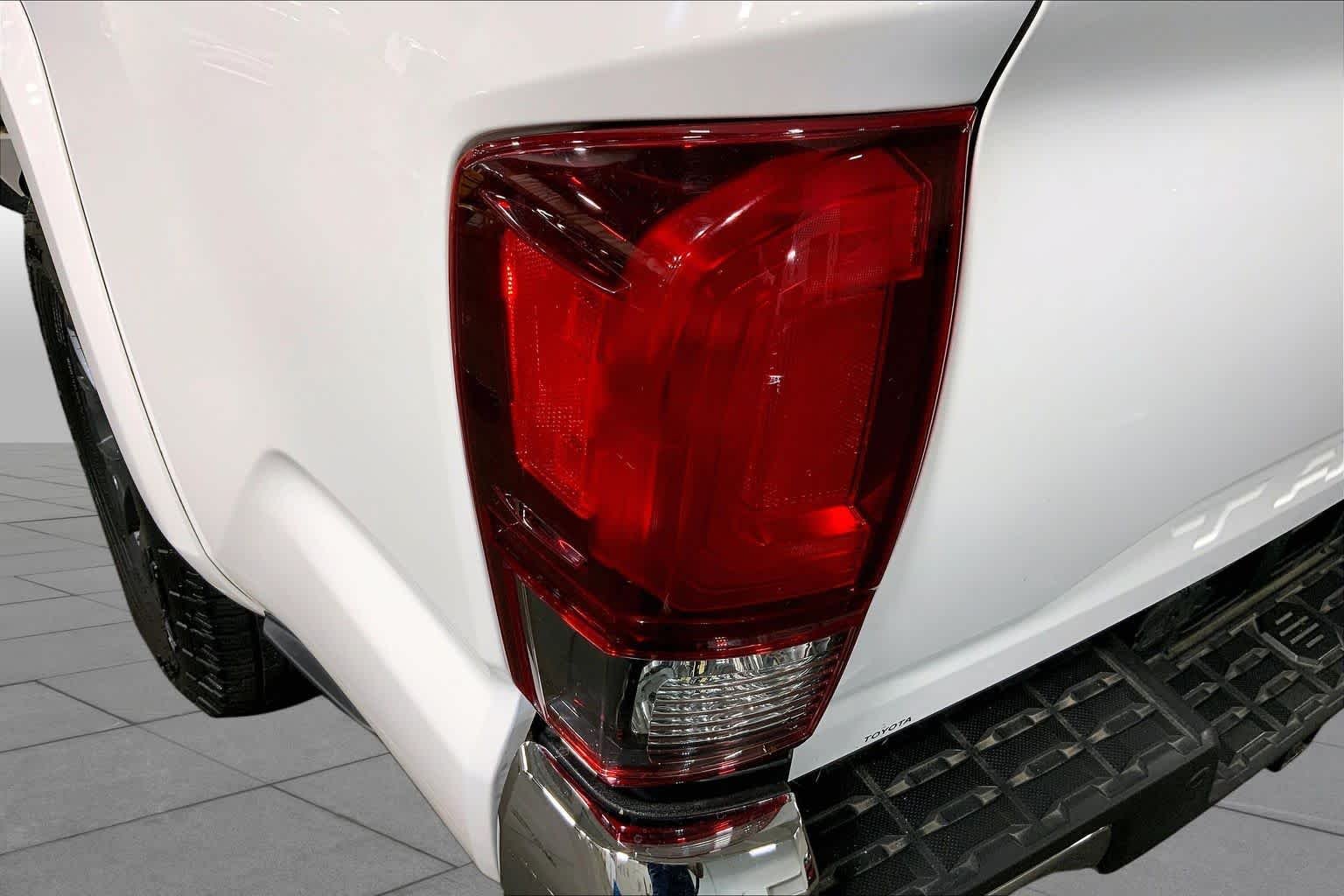 Used 2022 White Toyota SR5 image 29