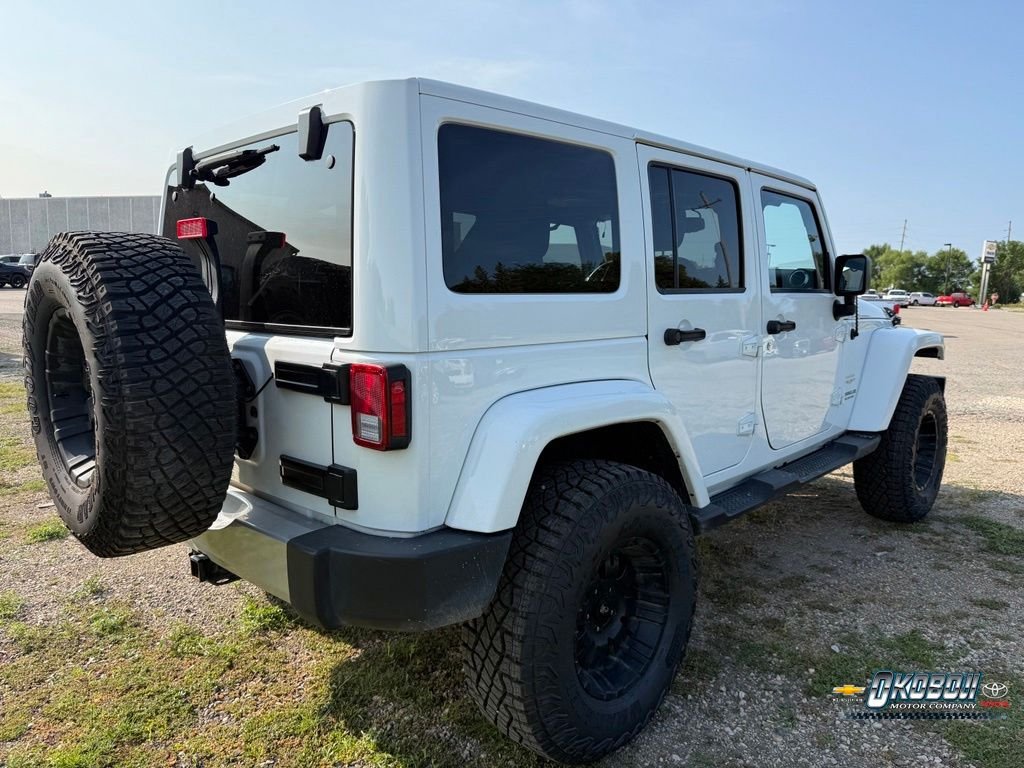 Used 2015 White Jeep Unlimited Sahara image 3