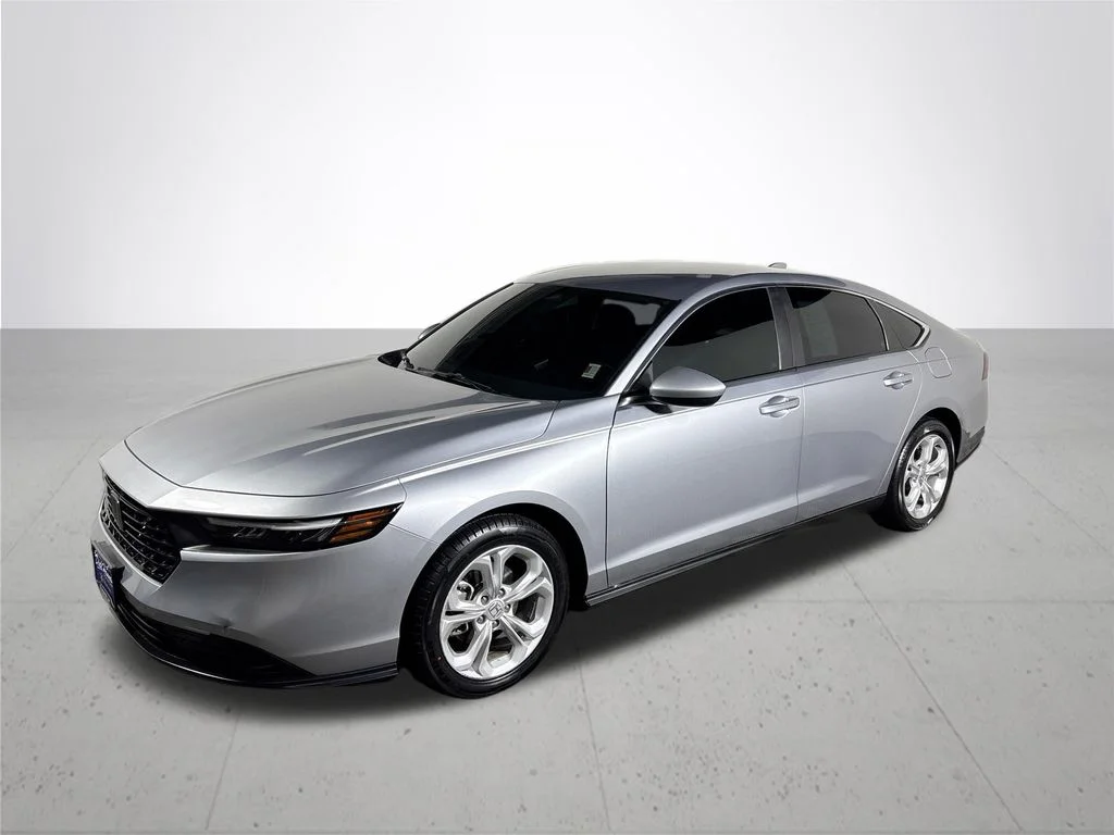 Used 2023 Lunar Silver Metallic Honda LX image 2