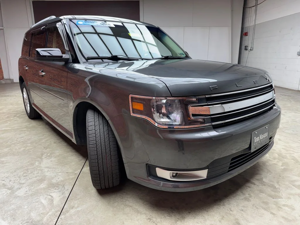 Used 2019 Magnetic Ford SEL image 7