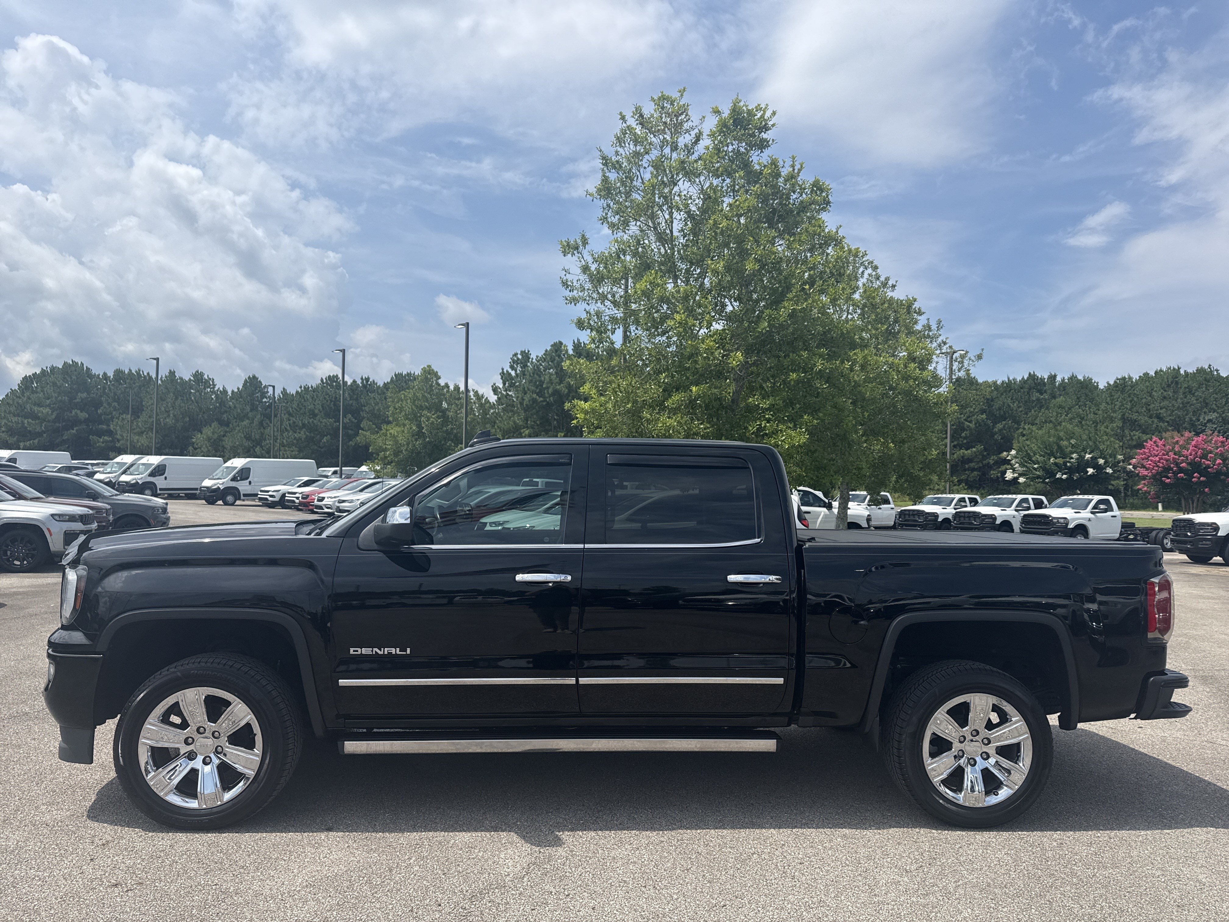 Used 2018 Onyx Black GMC Denali image 4