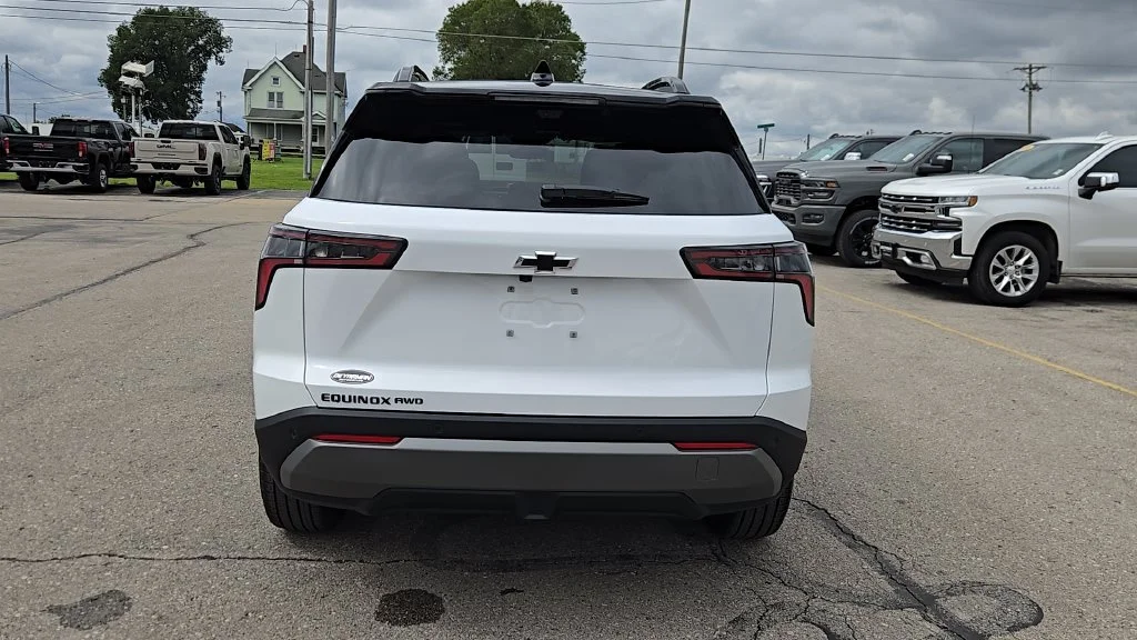 New 2027 Summit White Chevrolet LT image 27