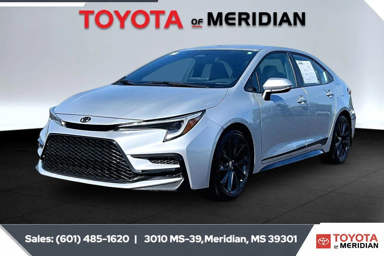 Used 2025 Classic Silver Metallic Toyota SE image 10