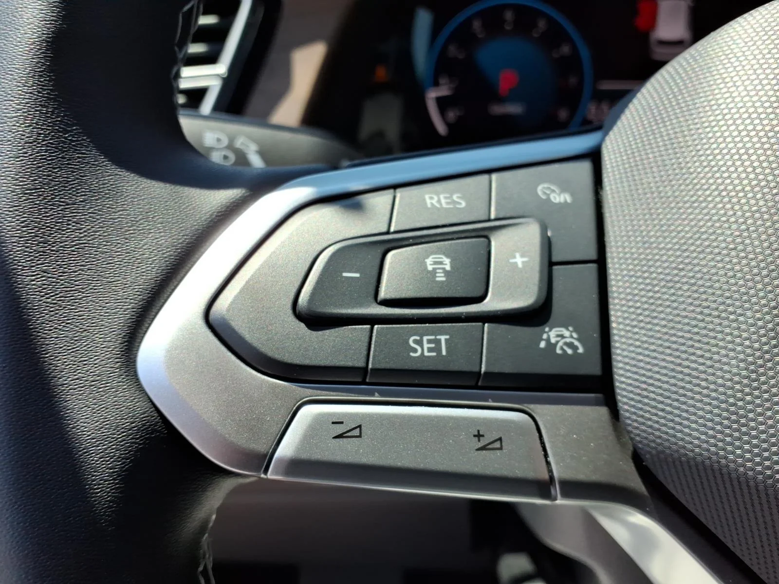 New 2026 Pure Gray Volkswagen 2.0T SE W/Technology 4MOT image 13