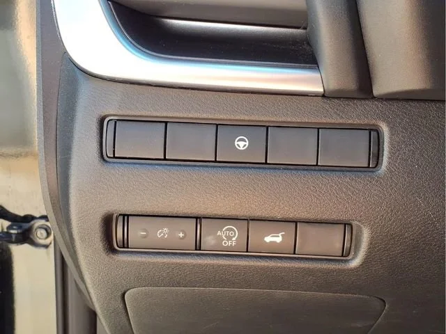 Used 2024  Nissan SV image 15