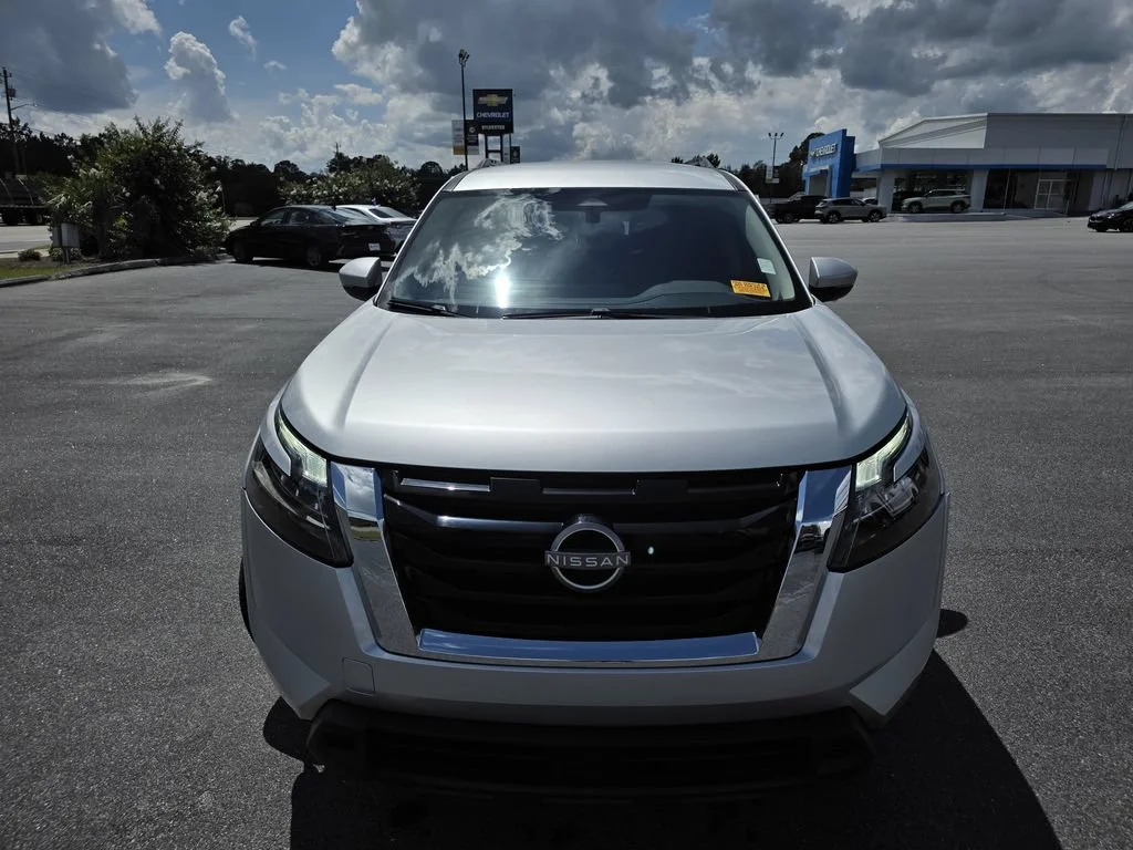 Used 2024 Silver Nissan SV image 8