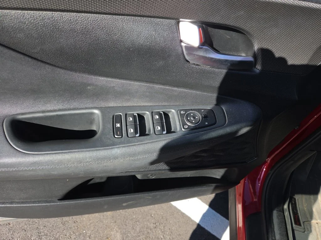 Used 2020 Red Hyundai SE image 25