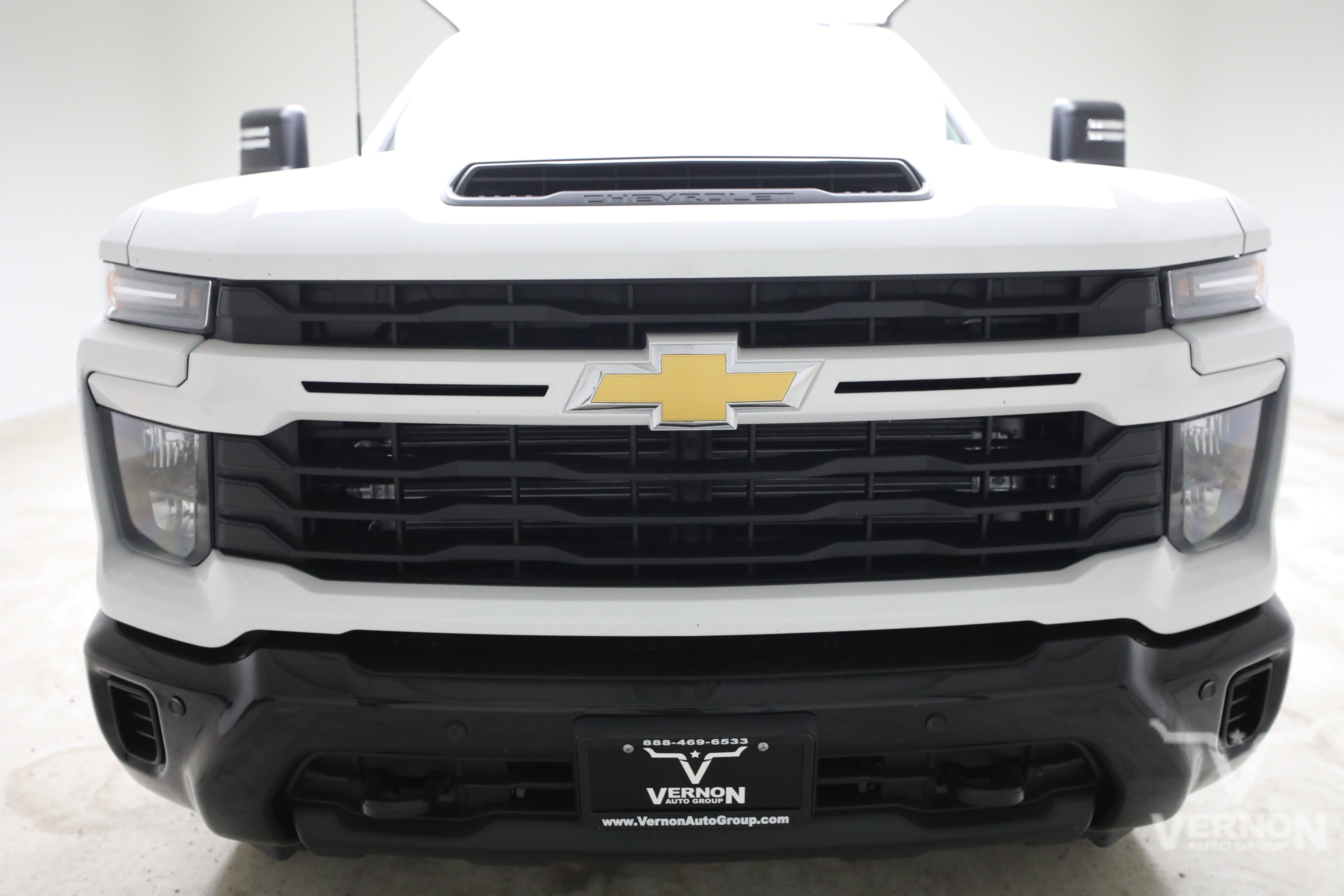 New 2026 Summit White Chevrolet N image 8