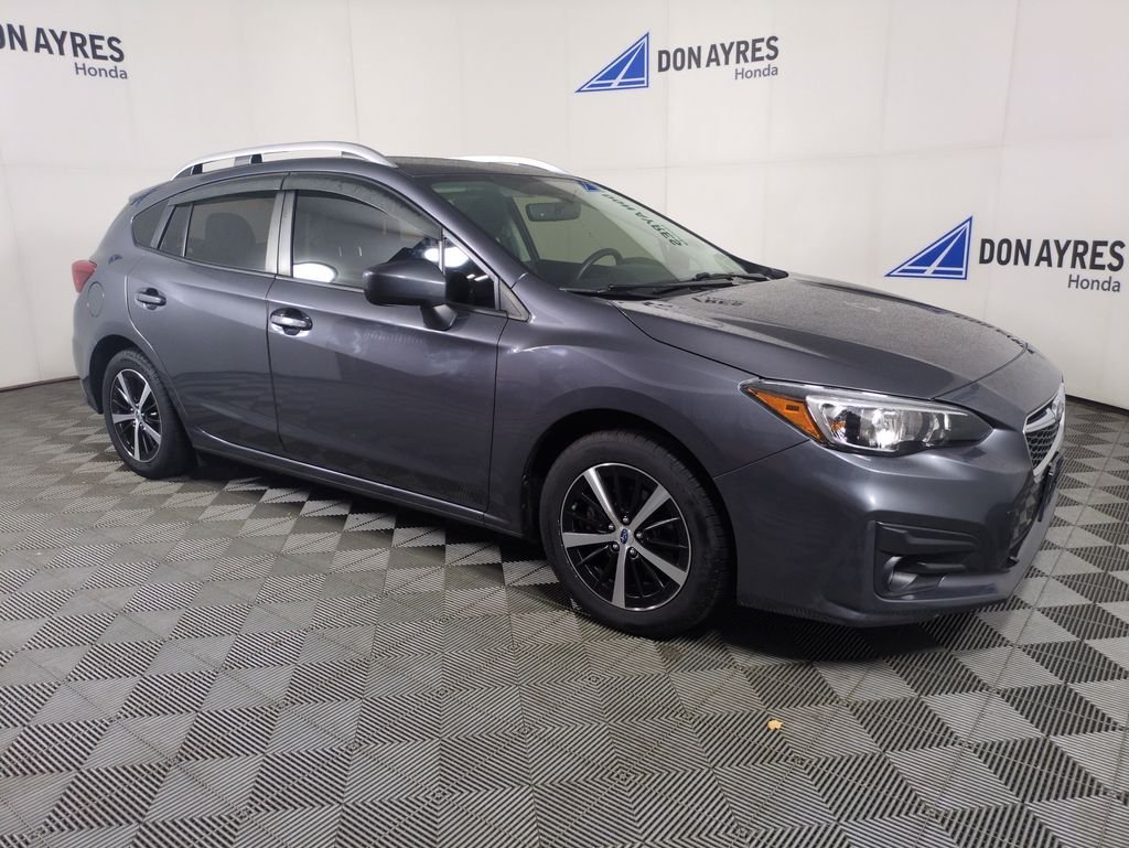Used 2019 Gray Metallic Subaru 2.0i Premium image 7