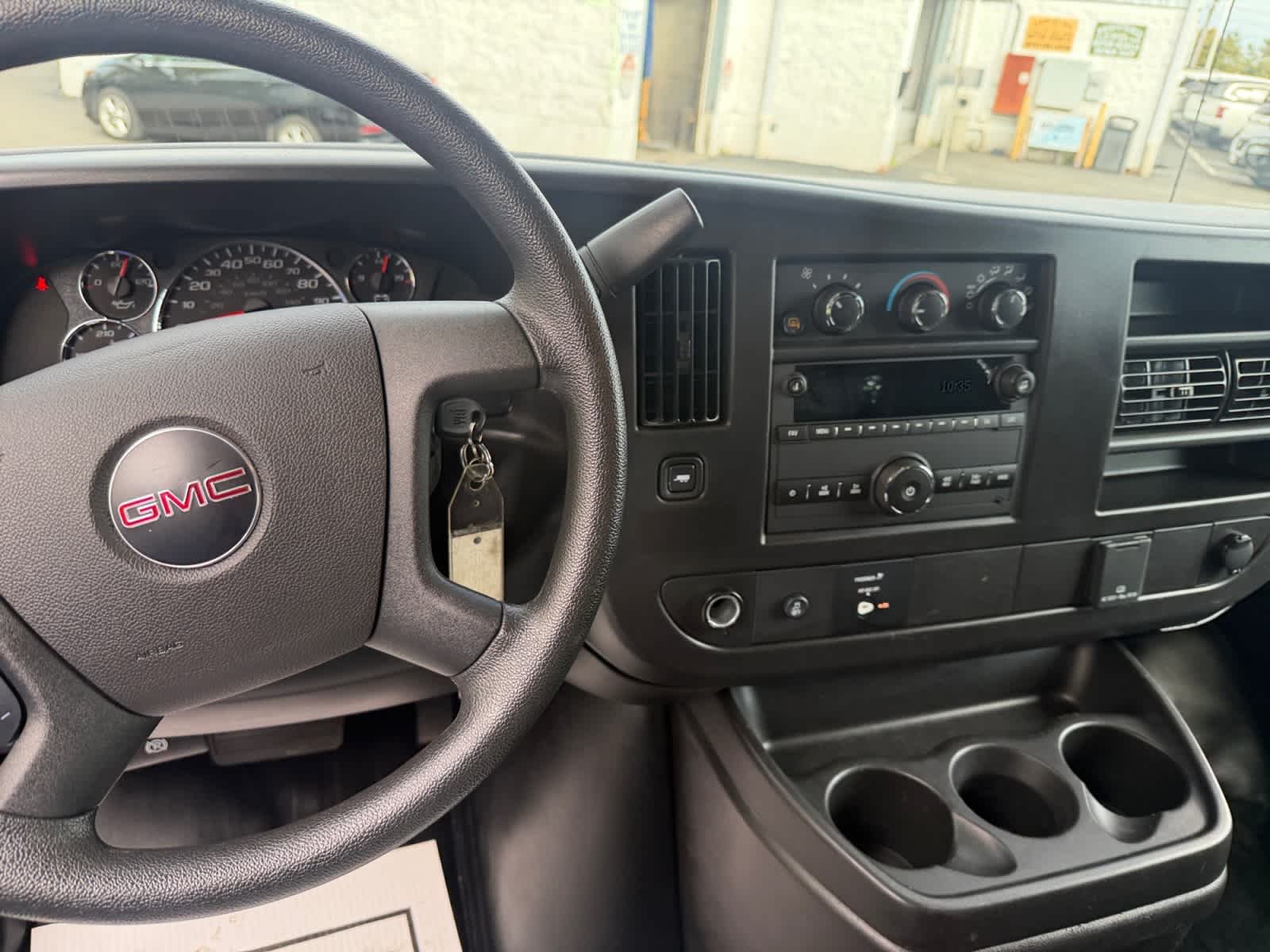 Used 2025 Summit White GMC  image 17