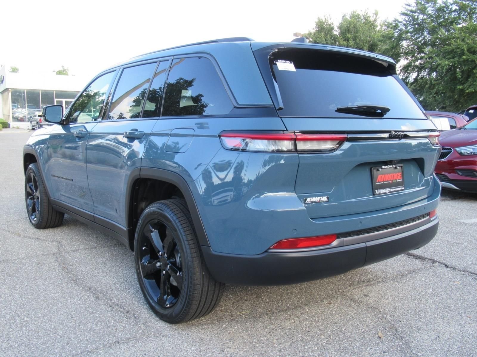 New 2026 Steel Blue Exterior Paint Jeep Limited image 5