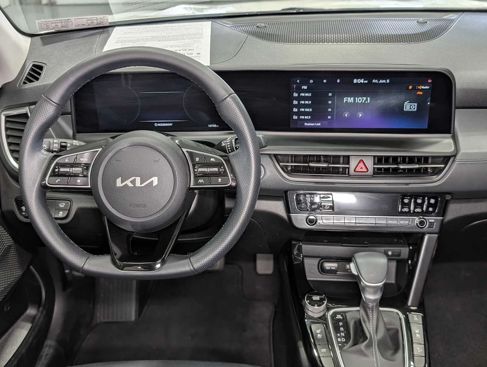 Used 2024 Snow White Pearl Kia SX image 5