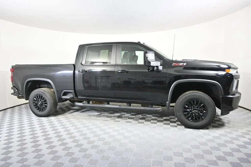 Used 2021 Black Chevrolet LT image 9