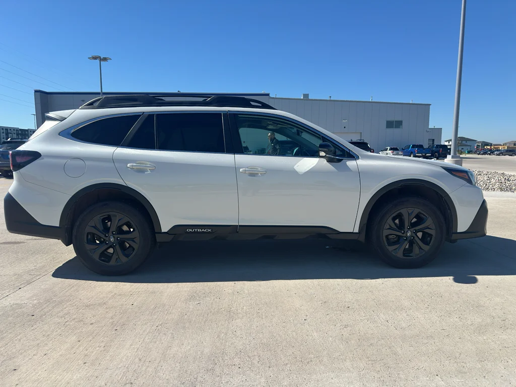 Used 2021 Crystal White Pearl Subaru Onyx Edition XT image 4