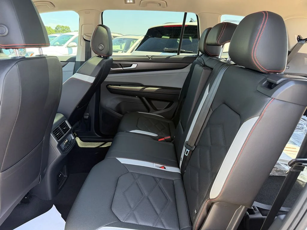 New 2026 Opal White Pearl Volkswagen 2.0T Peak Edition image 26