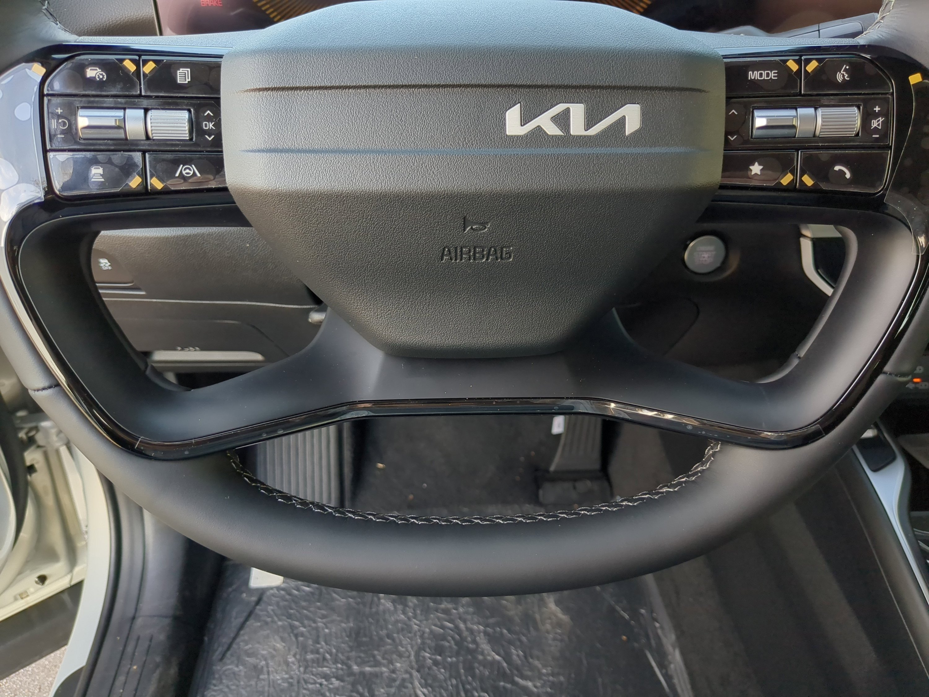 New 2026 Ivory Silver Kia S image 15