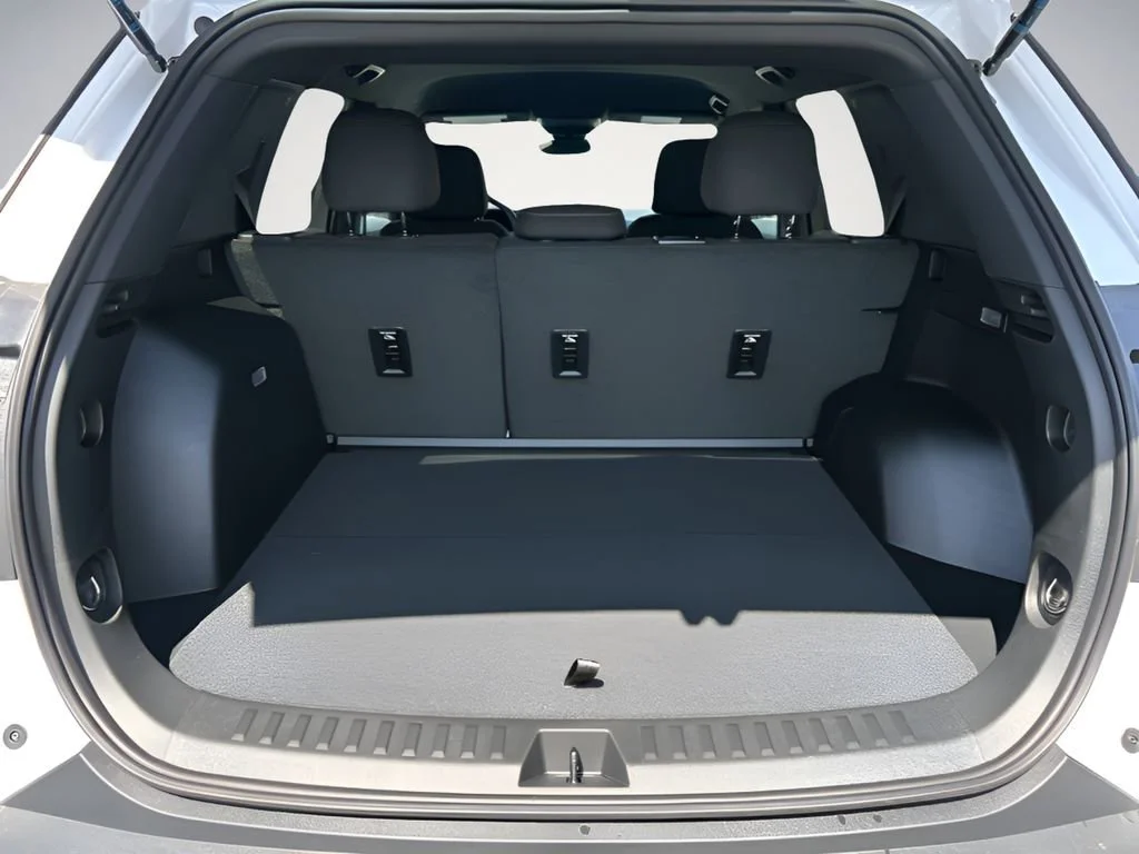 New 2026 Summit White GMC Elevation image 26