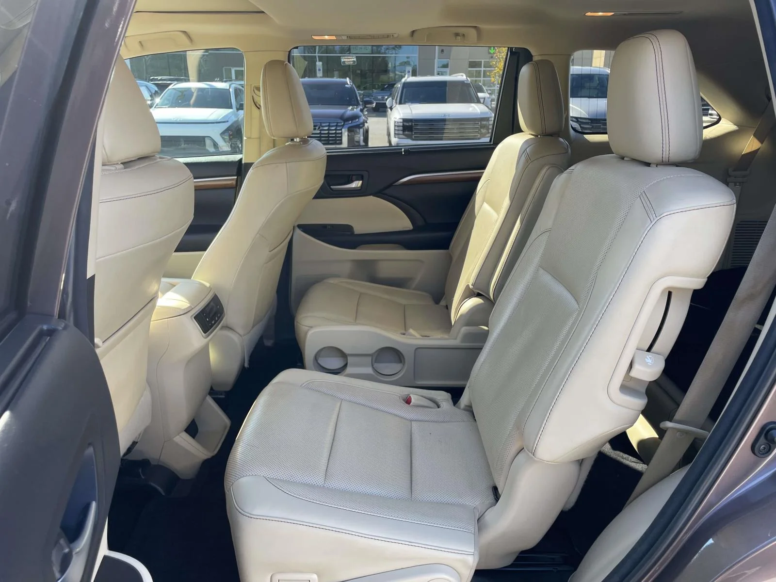 Used 2018 Toasted Walnut Pearl Toyota Limited image 2