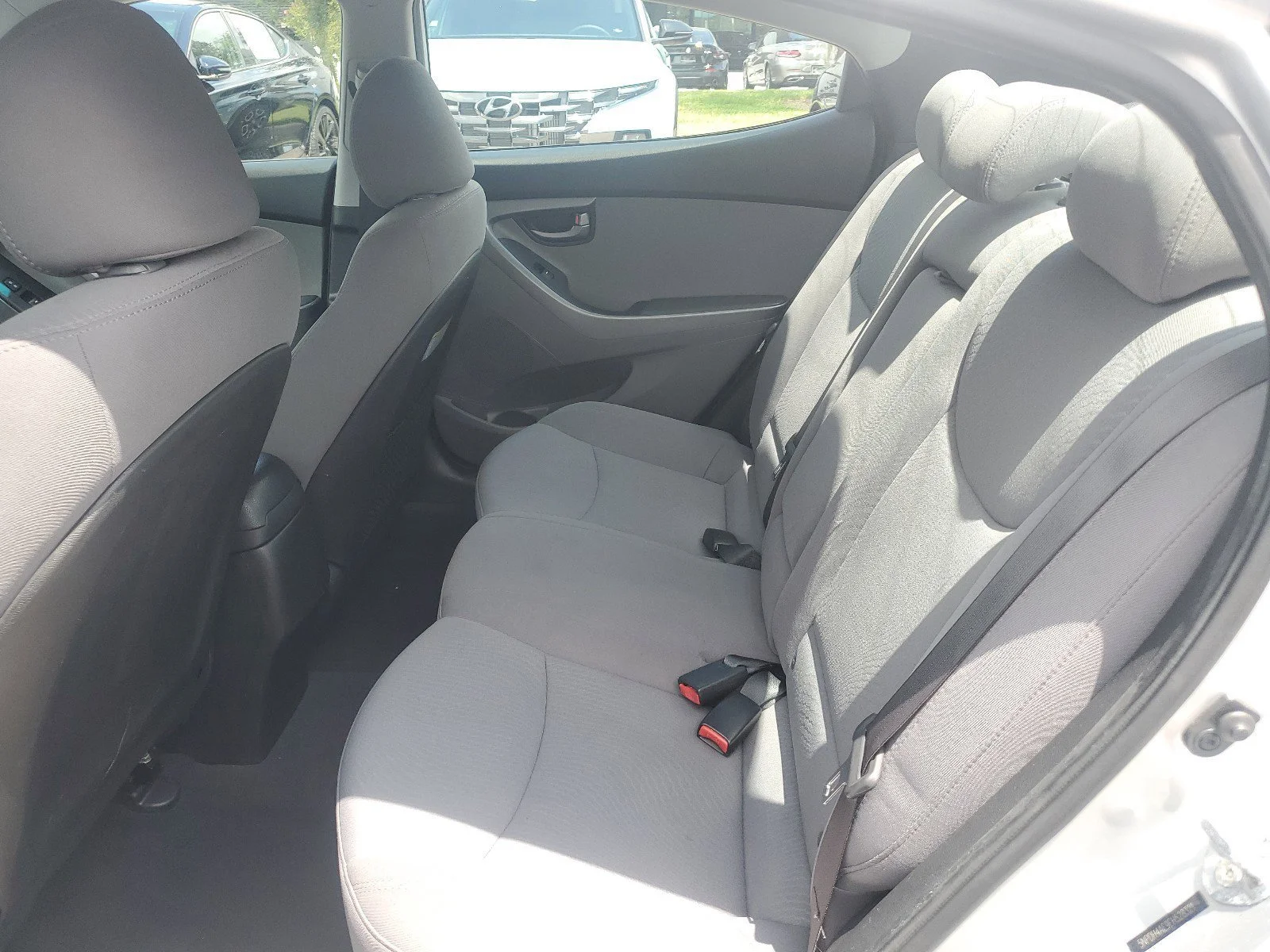 Used 2014 Radiant Silver Hyundai SE image 22