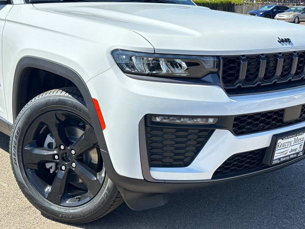 New 2026 Bright White Clear-Coat Exterior Paint Jeep Limited image 6