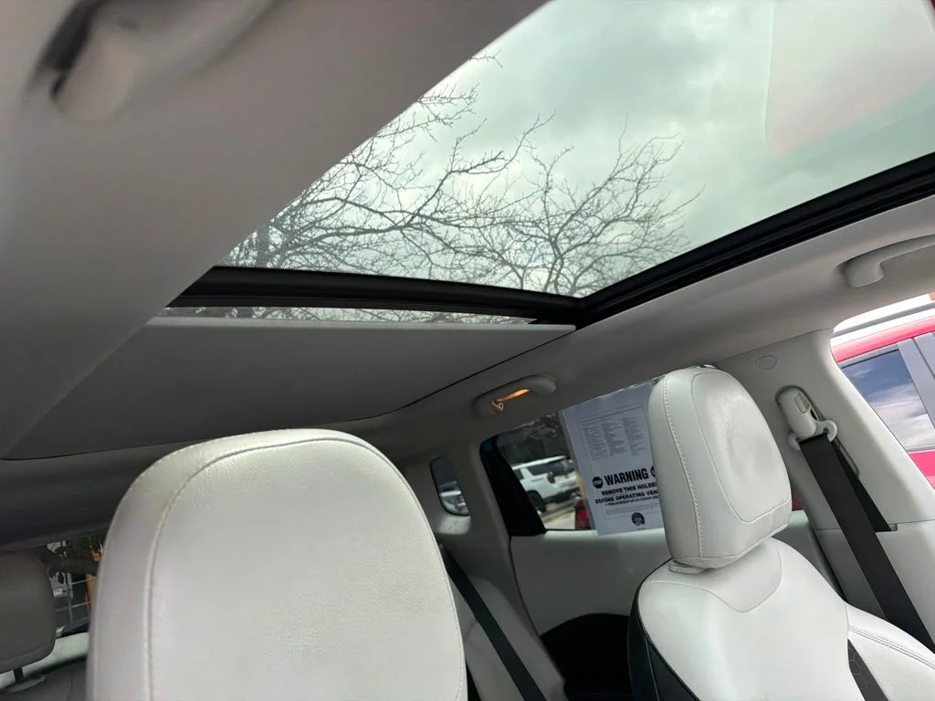Used 2021 Blue Jeep Latitude image 32