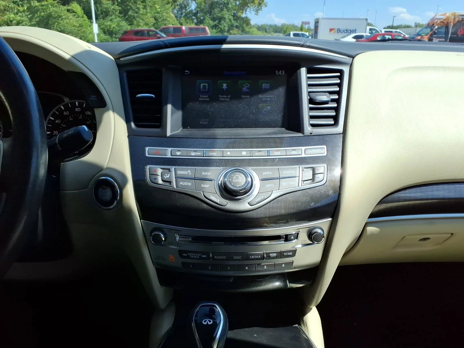Used 2019 Majestic White INFINITI LUXE image 9